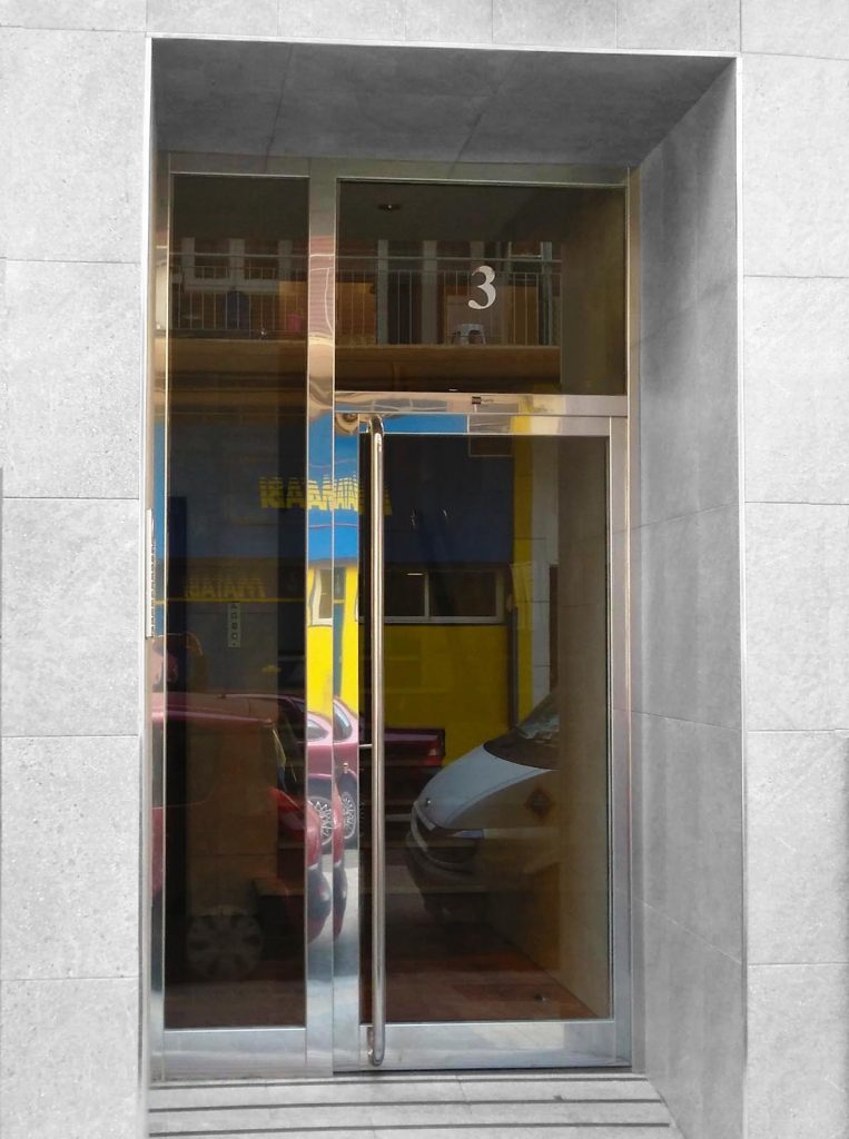 Puerta con 1 hoja 1 fijo y montante Inoxpuerta Puertas de portal en Acero Inoxidable Puerta con 1 hoja 1 fijo y montante Inoxpuerta Puertas de portal en Acero Inoxidable